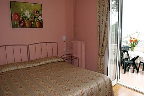 Double or Twin Room with Balcony and Sea View