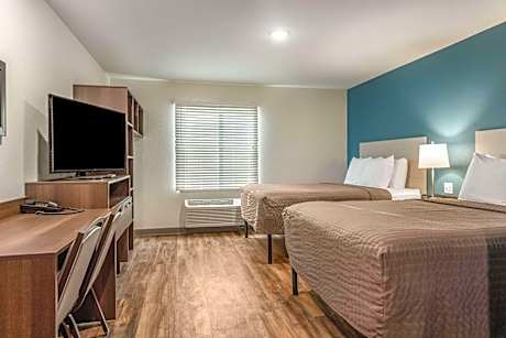 Quadruple Room with Two Queen Beds - Non Smoking