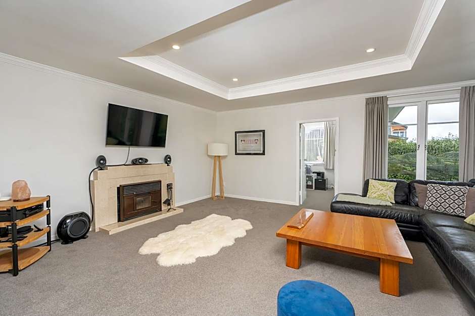 Oceanview Oasis - with pool and spa