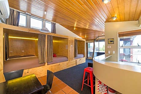 4 Bed Mixed Pod with kitchenette and Deck -  Queen Pod