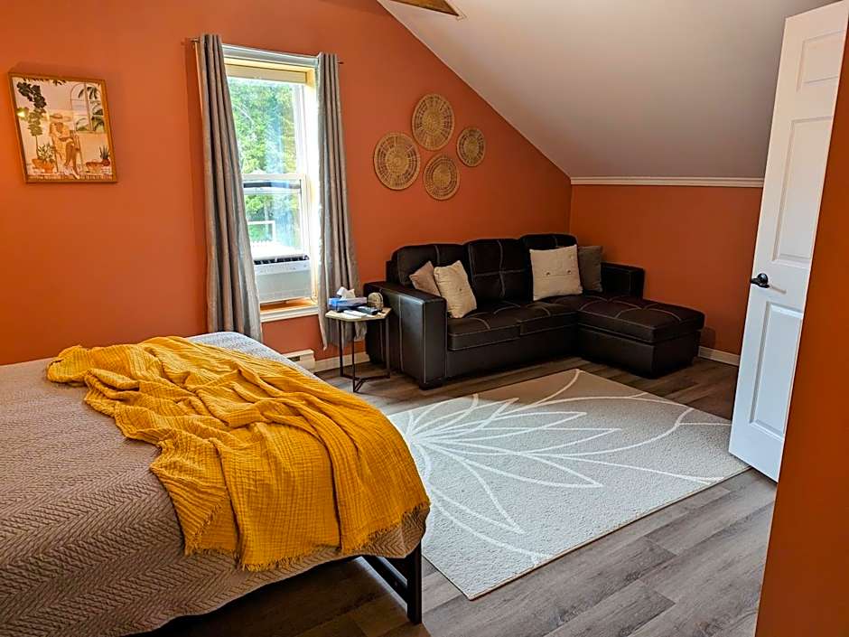 Photo 1 of 4 of 1 Queen Bed