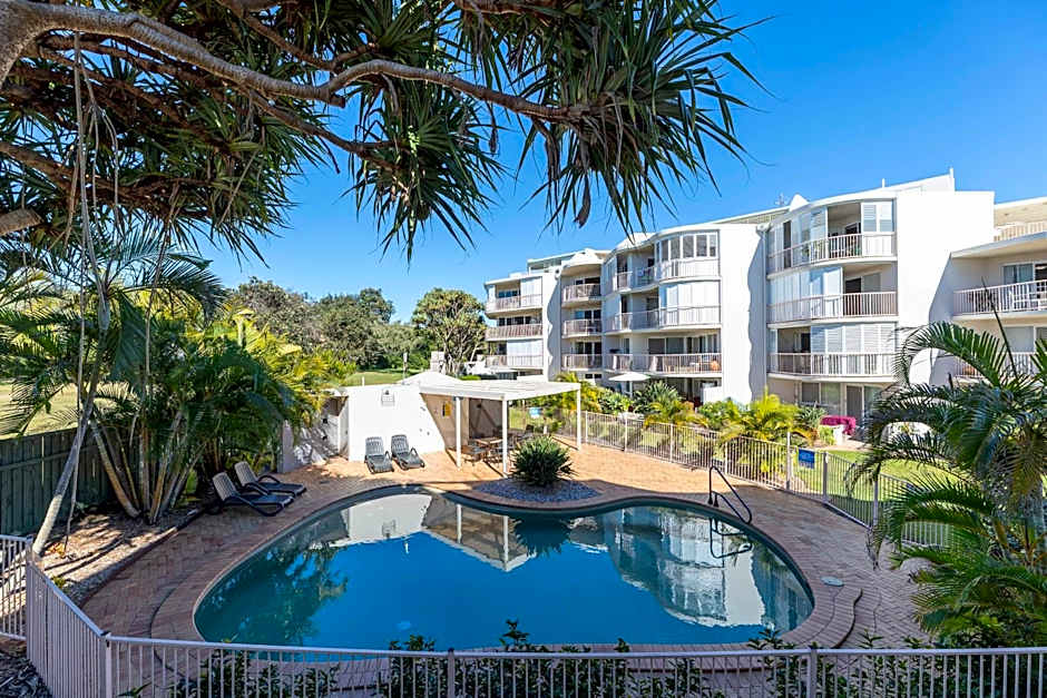 Surfside Buddina Beachfront 3bed Apt - Direct Beach Access