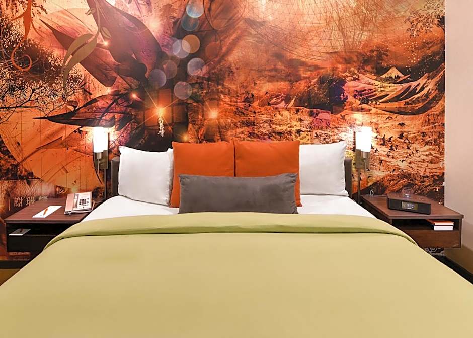 The Tangerine - a Burbank Hotel