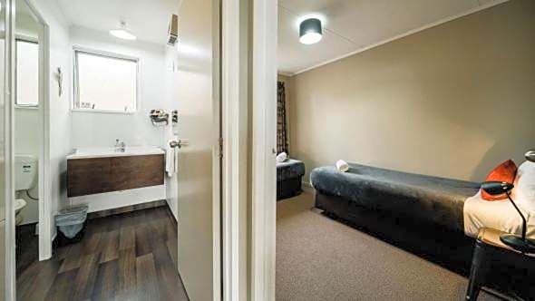 Lakes Edge Holiday Park