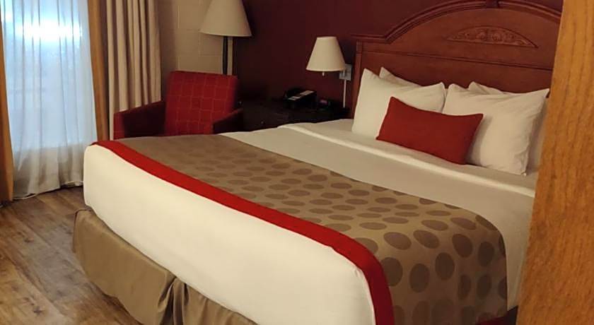 Ramada by Wyndham Albert Lea