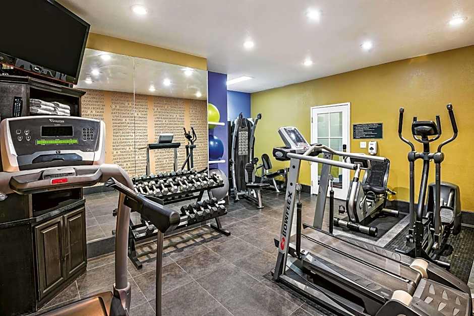 La Quinta Inn & Suites by Wyndham Laredo Airport