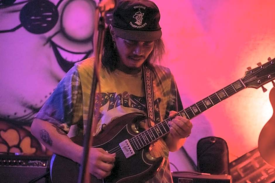 Hostel and Music Bar Bros