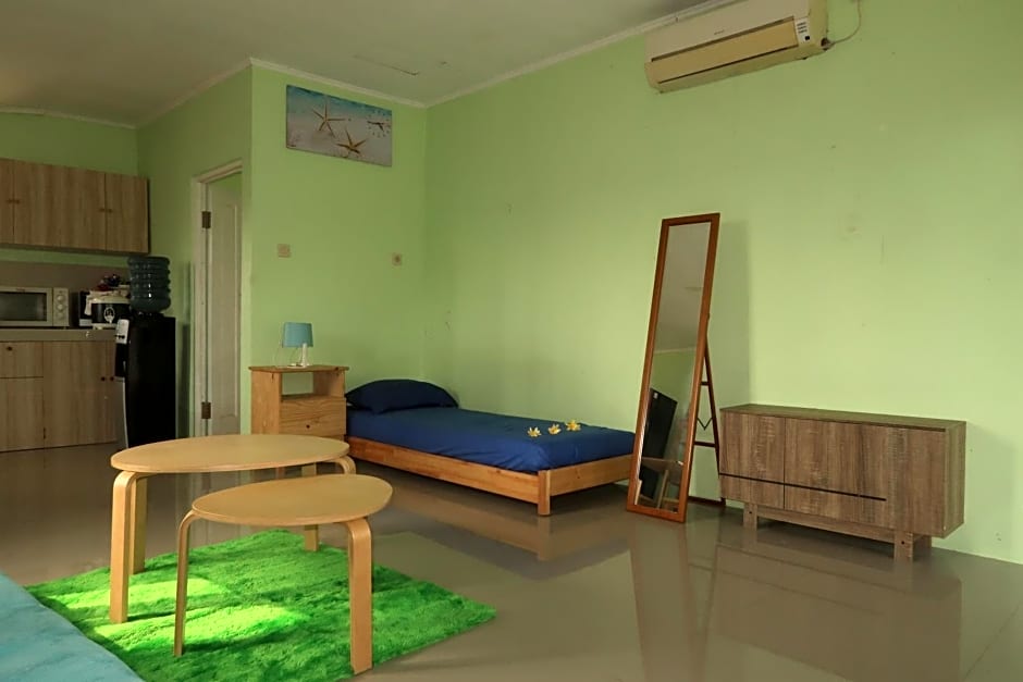 Arya's Surf Camp Cimaja