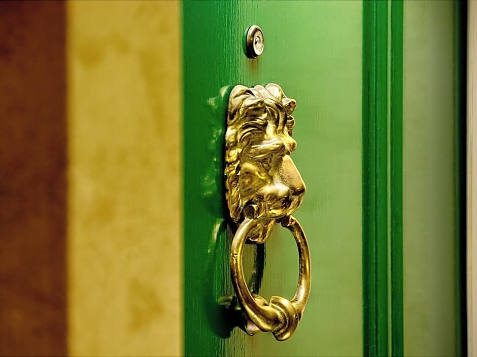 Royal Scot Hotel & Suites, Trademark Collection by Wyndham