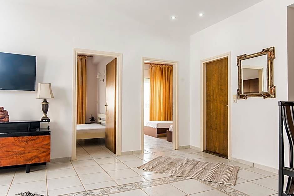 Yiannis Manos Hotel Resort