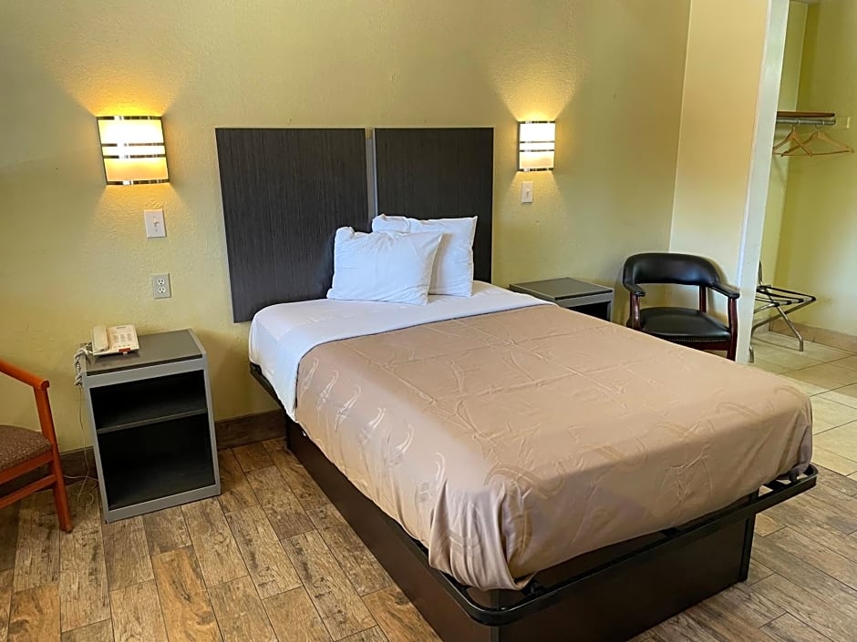 Evergreen Inn and R.V.
