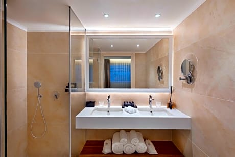 Premium Double Room, Sea View (1 King Bed)