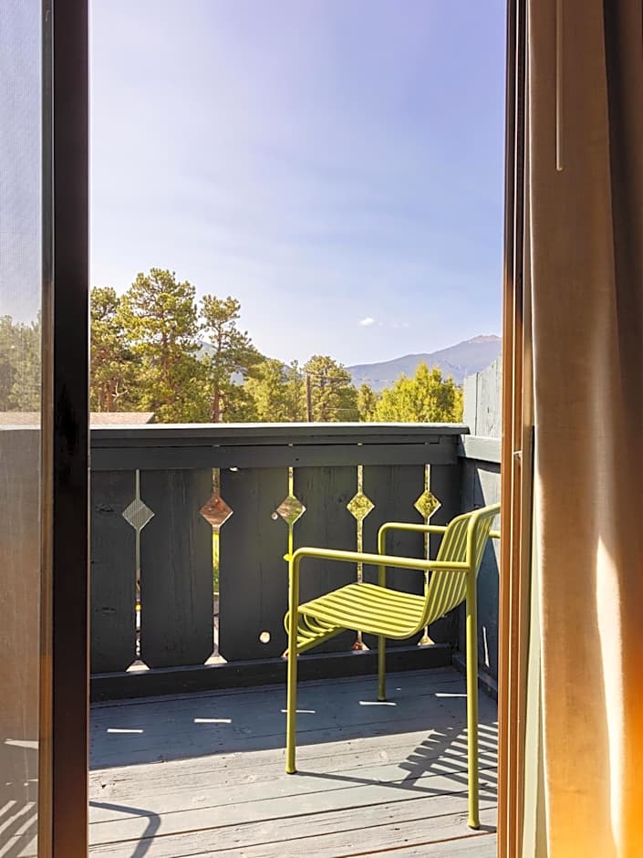 Trailborn Rocky Mountains Outpost