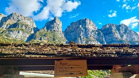 Ikojenia Traditional Lodge