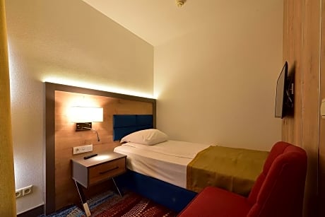 Triple Room (3 Twin Beds)