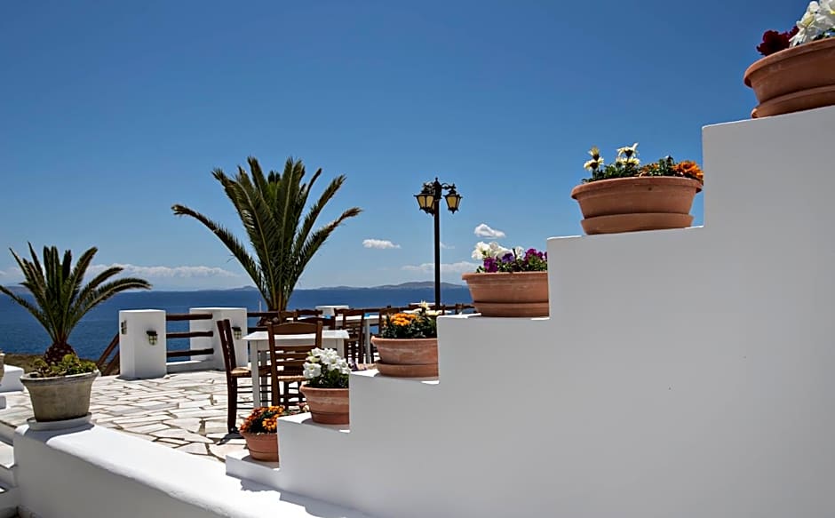 Porto Raphael Residences & Suites