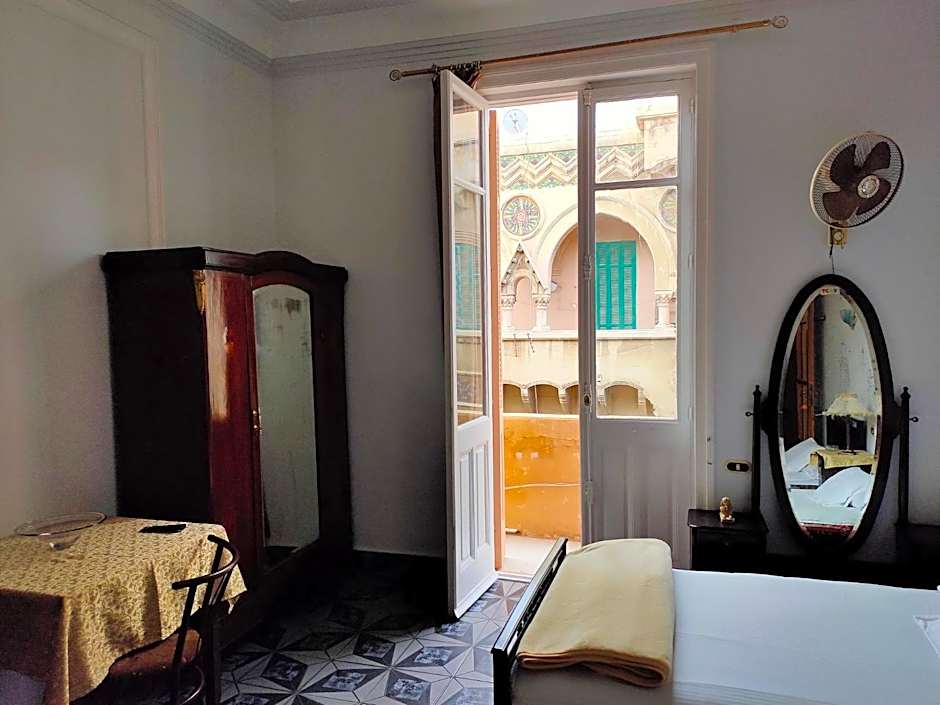 Triomphe Hostel