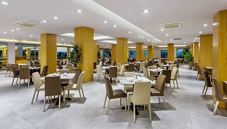 Porto Bello Beach Hotel