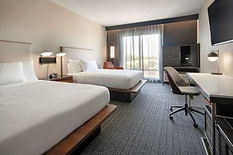 Queen Room with Two Queen Beds - Hearing Accessible