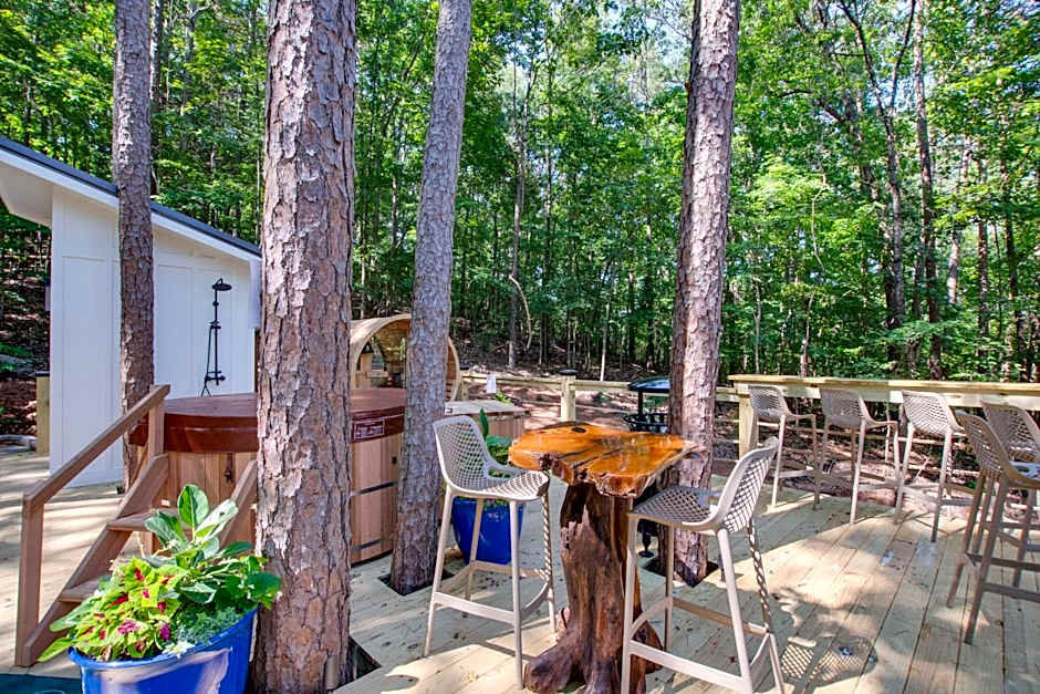 Birch Luxury Treehouse near Lake Guntersville