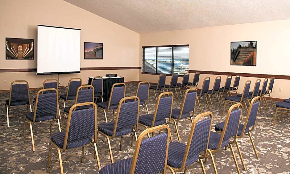 DoubleTree by Hilton Racine Harbourwalk