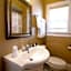 Peach Tree Inn & Suites