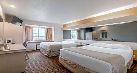 2 Queen Beds Nsmk Flatsc Micrfg Windst Hispd Continental Breakfast