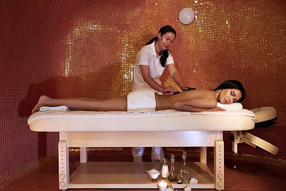 White Santorini Suites & Spa