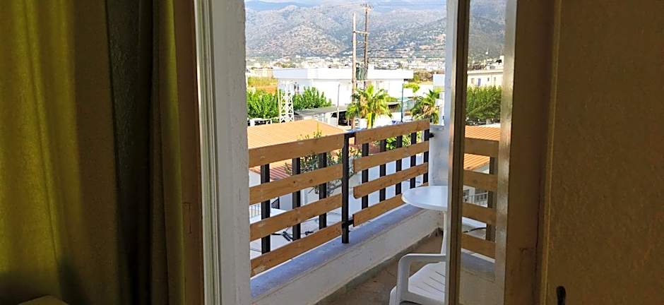 Cleo Rooms 250m from the beach