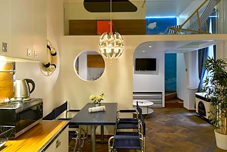 Studio Apartment Yacht Design