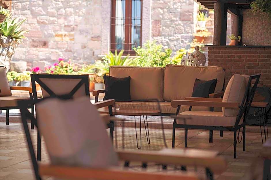 Cunda Tas Konak Otel