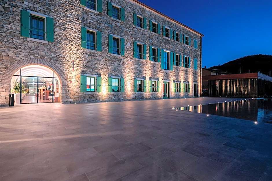 Winery & Design hotel ROXANICH