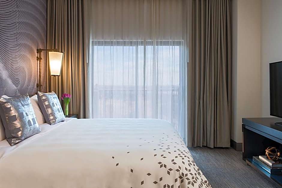 Renaissance by Marriott Waterford Oklahoma City Hotel