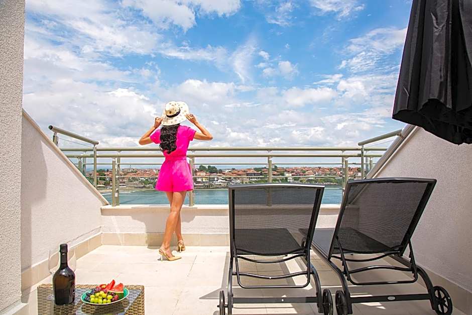 Hotel Antea - By The Sea