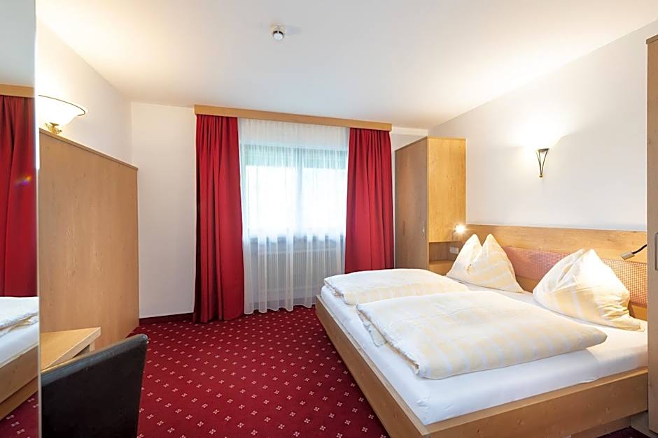 Hotel Gasthof Kröll, 4 Skigebiete in unmittelbarer Nähe, Restaurant mit regionaler Küche