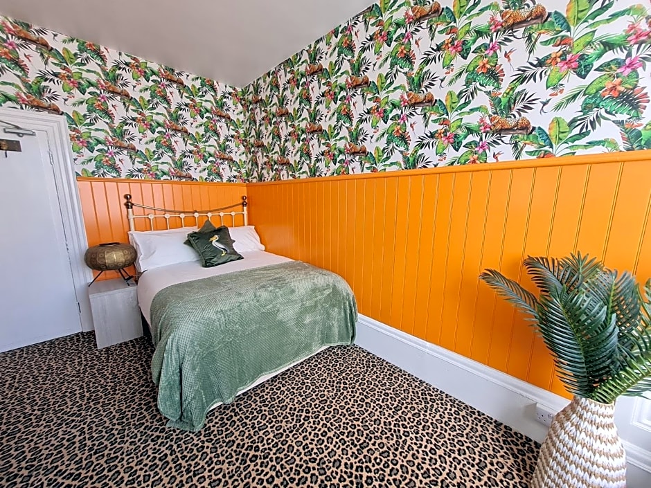 Lemur Lodge - Boutique Apartments - Short Stroll to The Beach