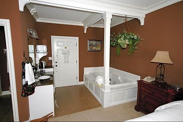 Depot Inn & Suites
