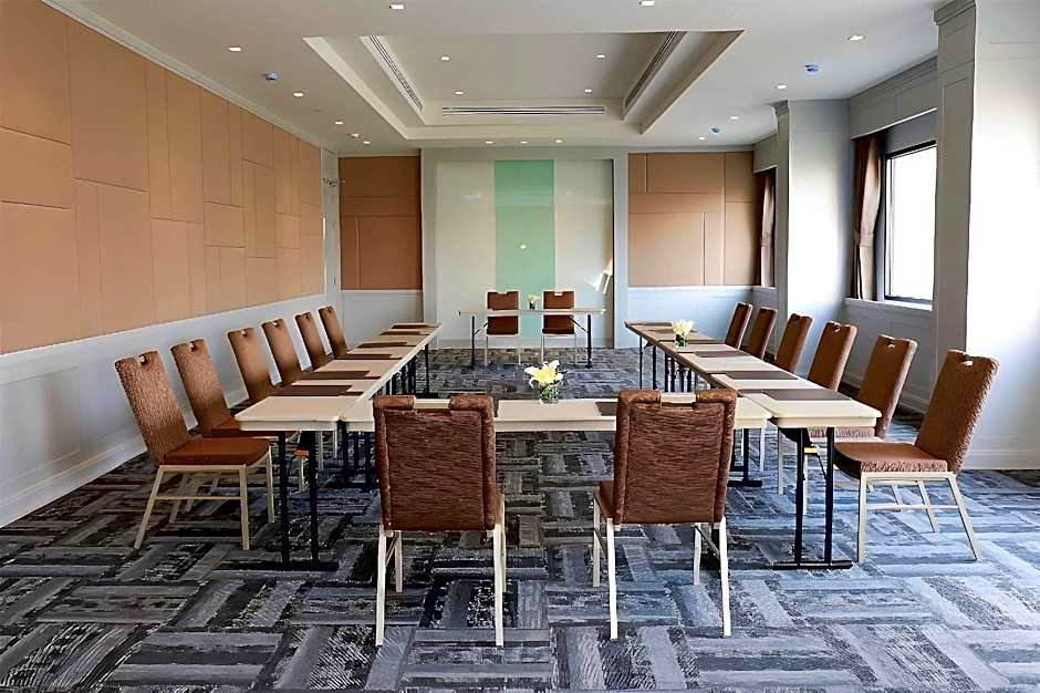 Louis Tavern Hotel - SHA Certified