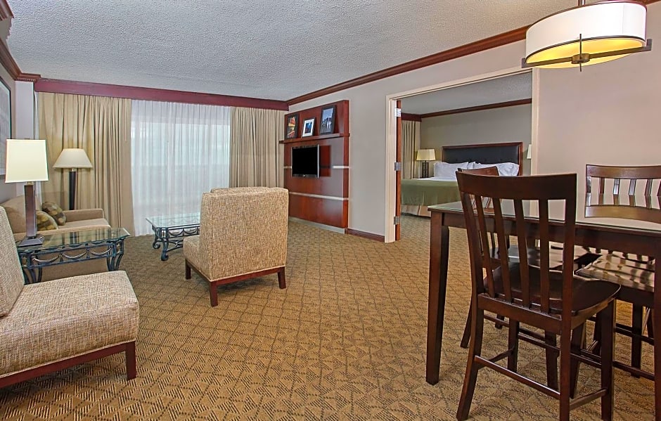 Holiday Inn University Plaza-Bowling Green