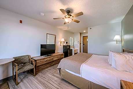 Queen Room - Non-Smoking