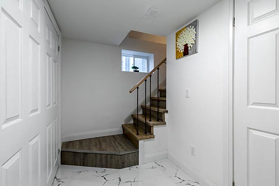 Beautiful renovated home 3 mins drive to Fall