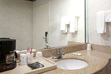 Travelodge by Wyndham Long Beach Convention Center