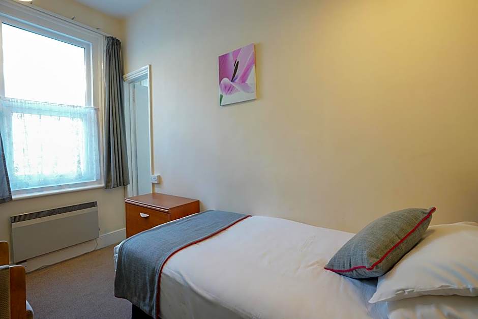 OYO Shanklin Beach Hotel