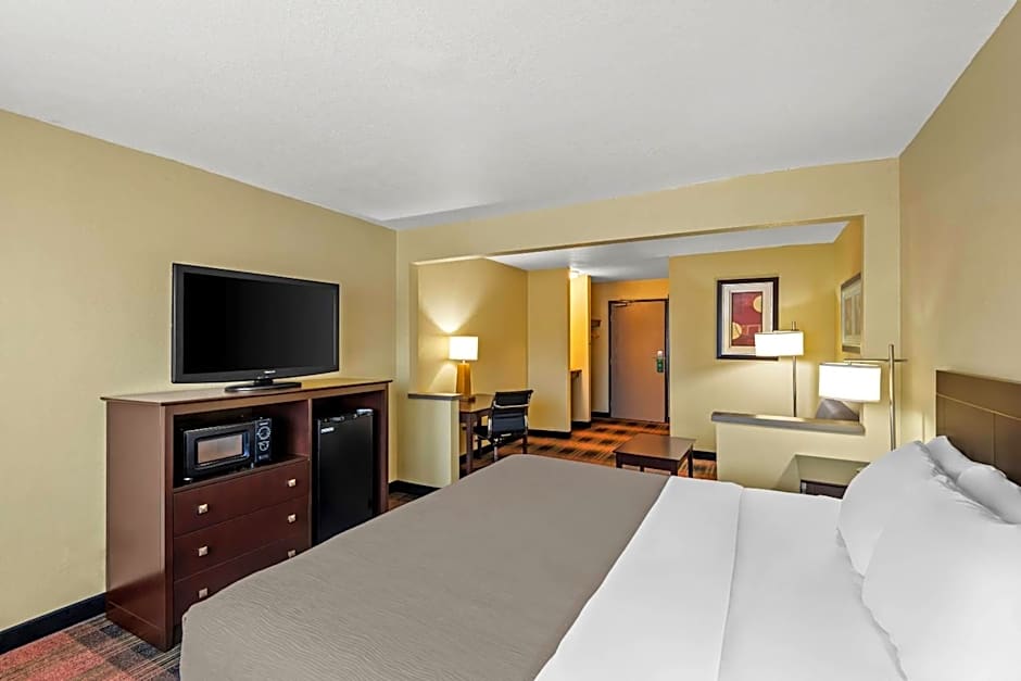 Quality Inn & Suites Des Moines Airport