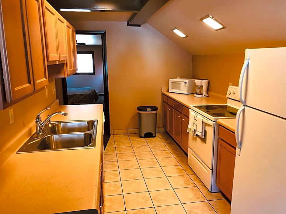 Glenwood Springs Cedar Lodge