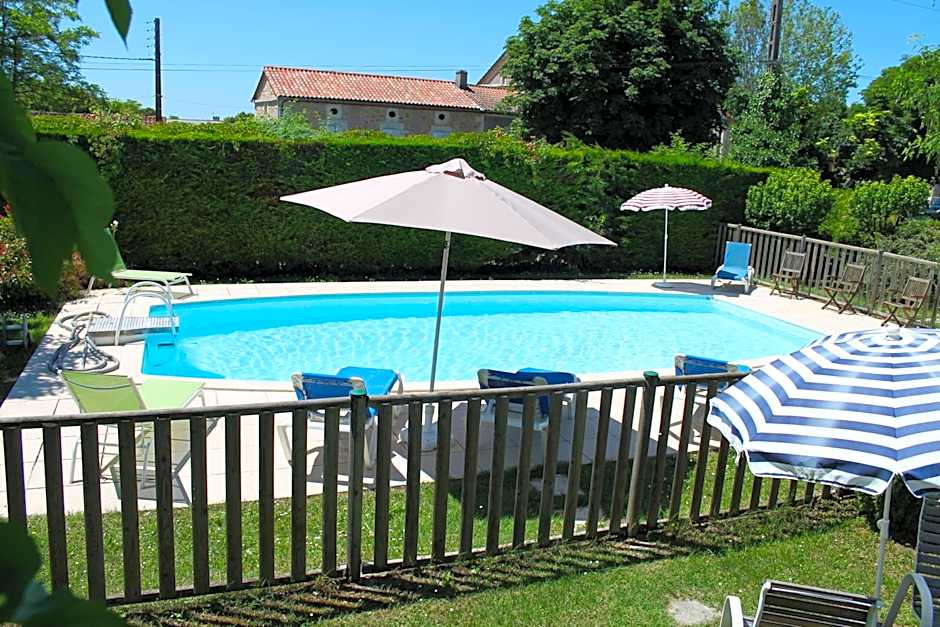 Logis Hotels- Auberge de la Tour - Hôtel et restaurant