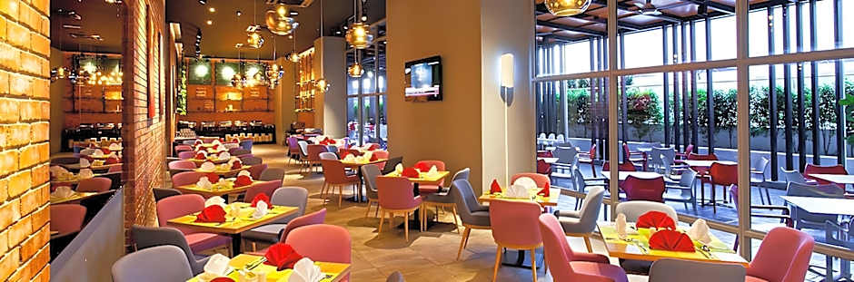 The Straits Hotel & Suites