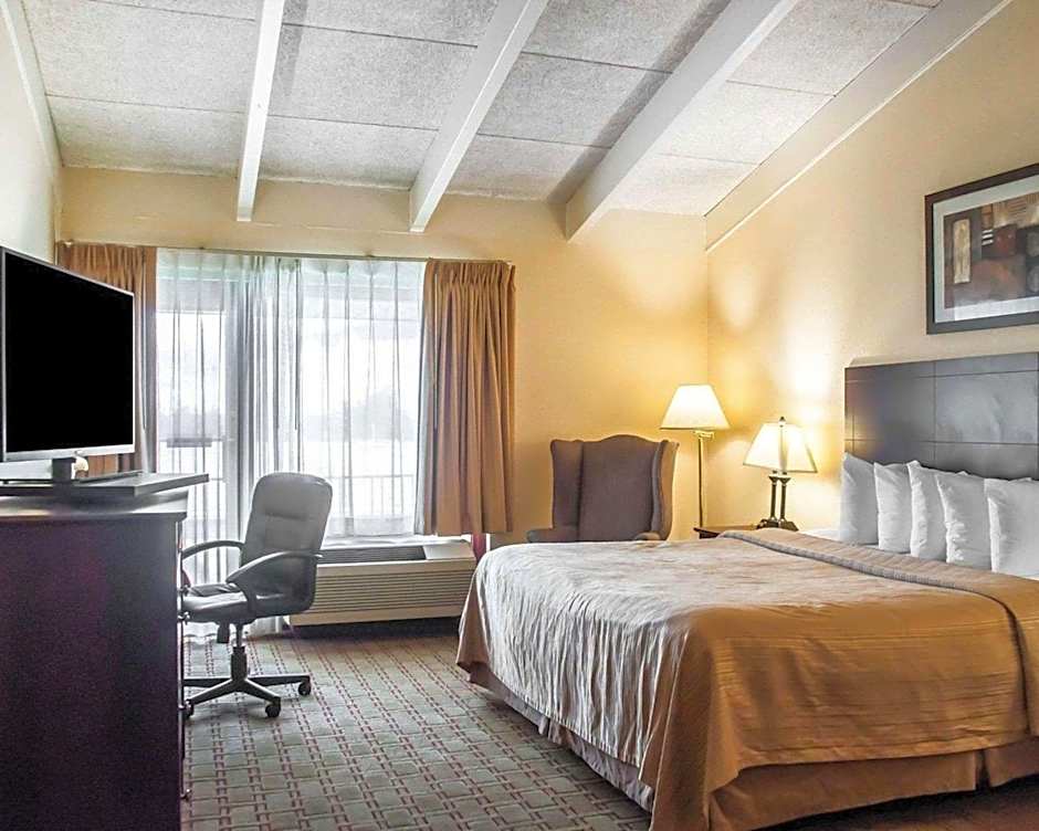 Quality Inn Buffalo Airport