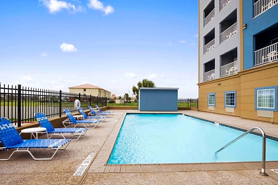 Days Inn & Suites by Wyndham Galveston West/Seawall