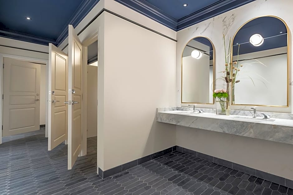 106 Jefferson Huntsville, Curio Collection by Hilton